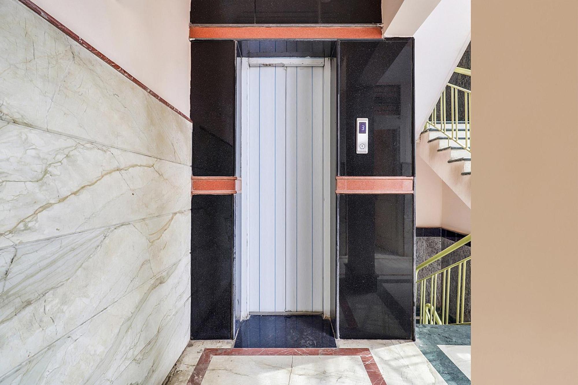 Hotel O Vasavi Residency Bangalore Buitenkant foto